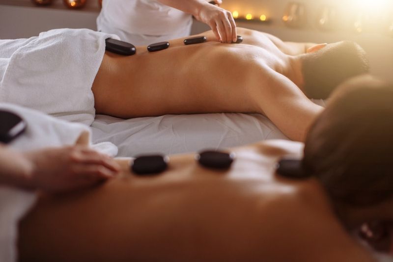 Massage đá nóng